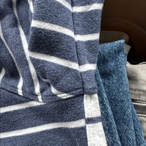 Vineyard Vines Navy and Cream Striped Hoodie. - Picture 6 of 8